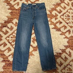 Levis ribcage straight ankle jeans size 26x27
